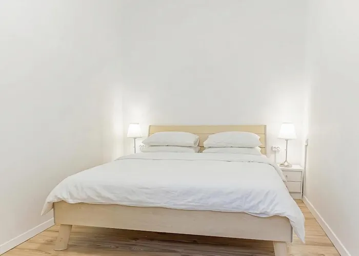 Apartment Near Westbahnhof - Cozy 2br With Wifi, Tv For Long Vienna