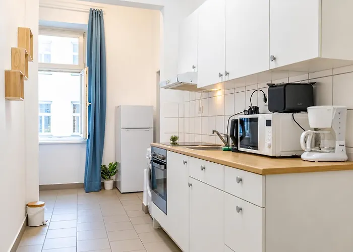 Near Westbahnhof - Cozy 2br With Wifi, Tv For Long * Vienna