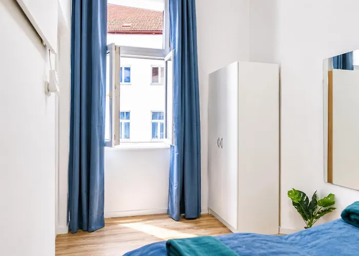 Near Westbahnhof - Cozy 2br With Wifi, Tv For Long Apartment Vienna
